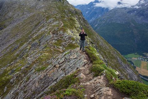 romsdalseggen ridge|Hiking the Romsdalseggen ridge .